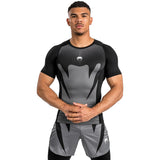 Venum Attackera kort ärm Rash Guard Black/Gray