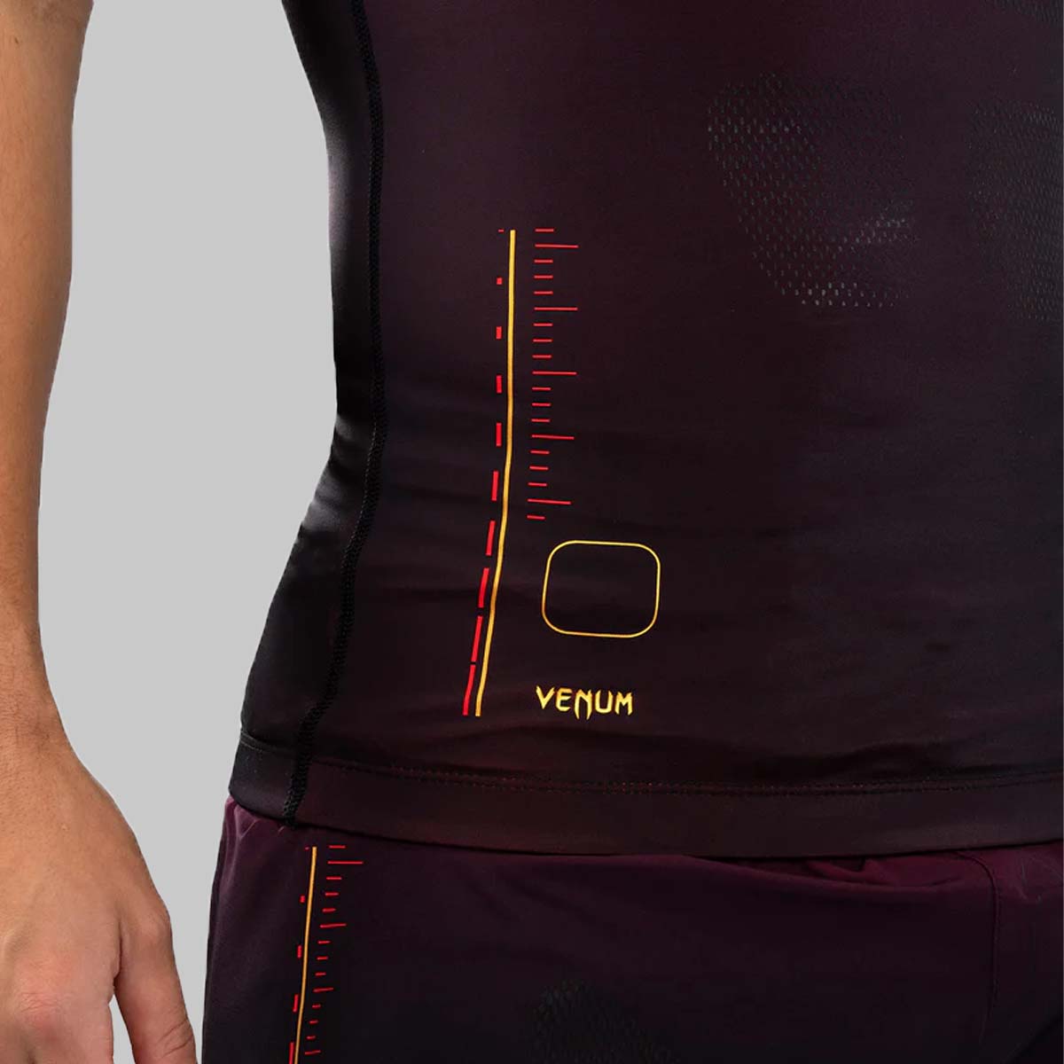 Venum Tactical XT с коротким рукавом Rash Guard Black/Burgundy/Gold