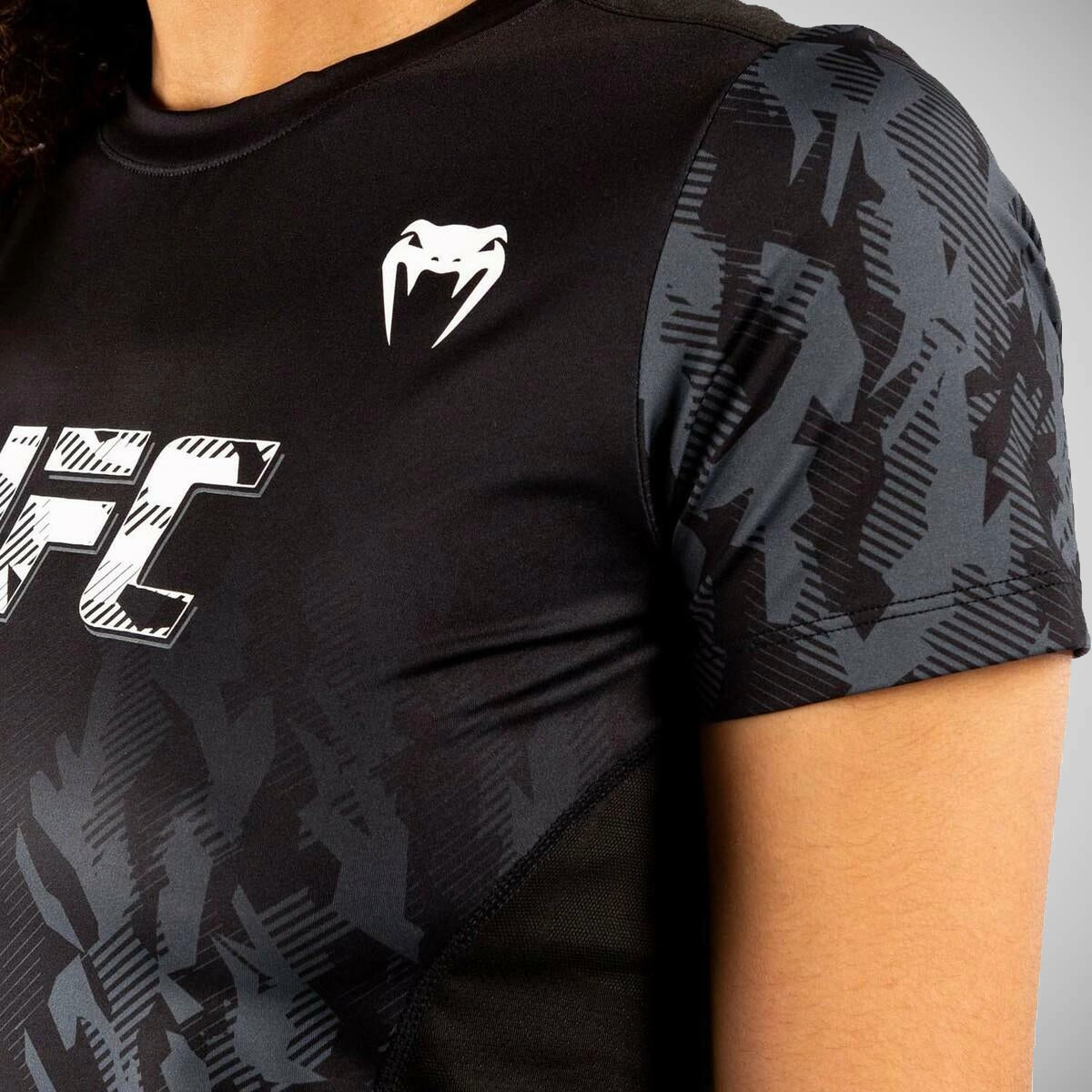 Venum UFC Authentic Fight Week Frauen trocken Tech T-Shirt Schwarz