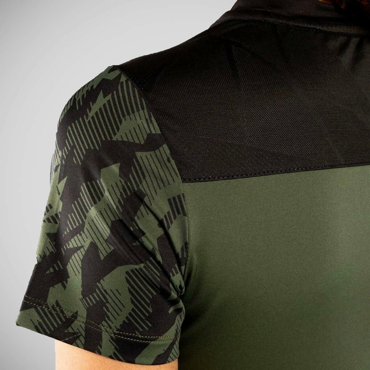 Venum UFC Authentic Fight Week Frauen trocken Tech T-Shirt Khaki