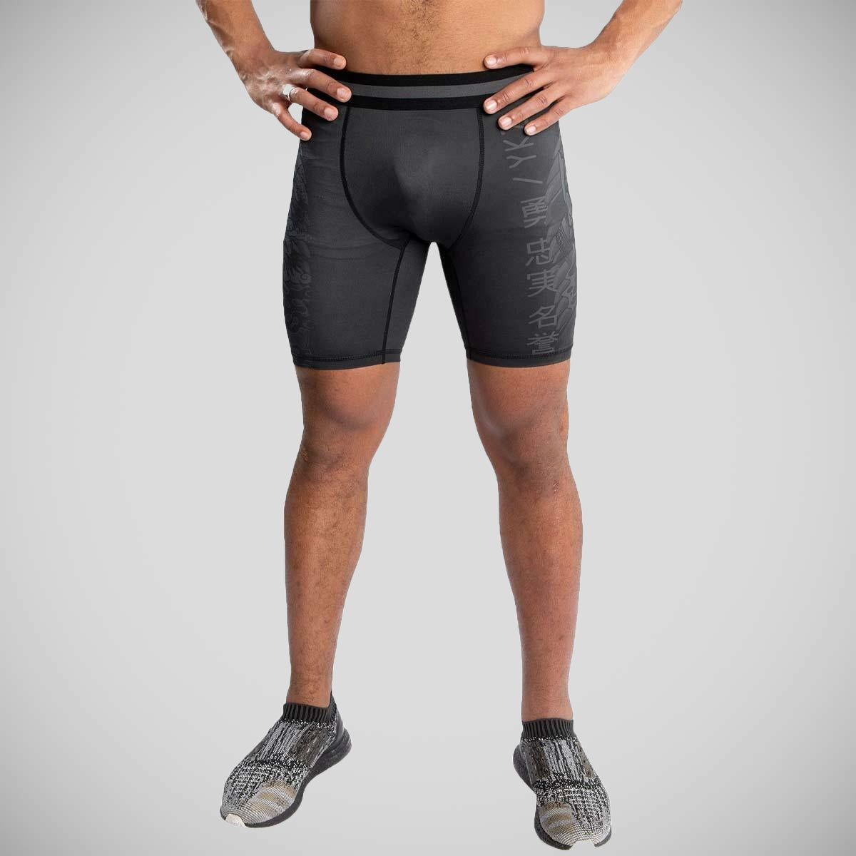 Venum YKZ21 Vale Tudo Shorts Schwarz
