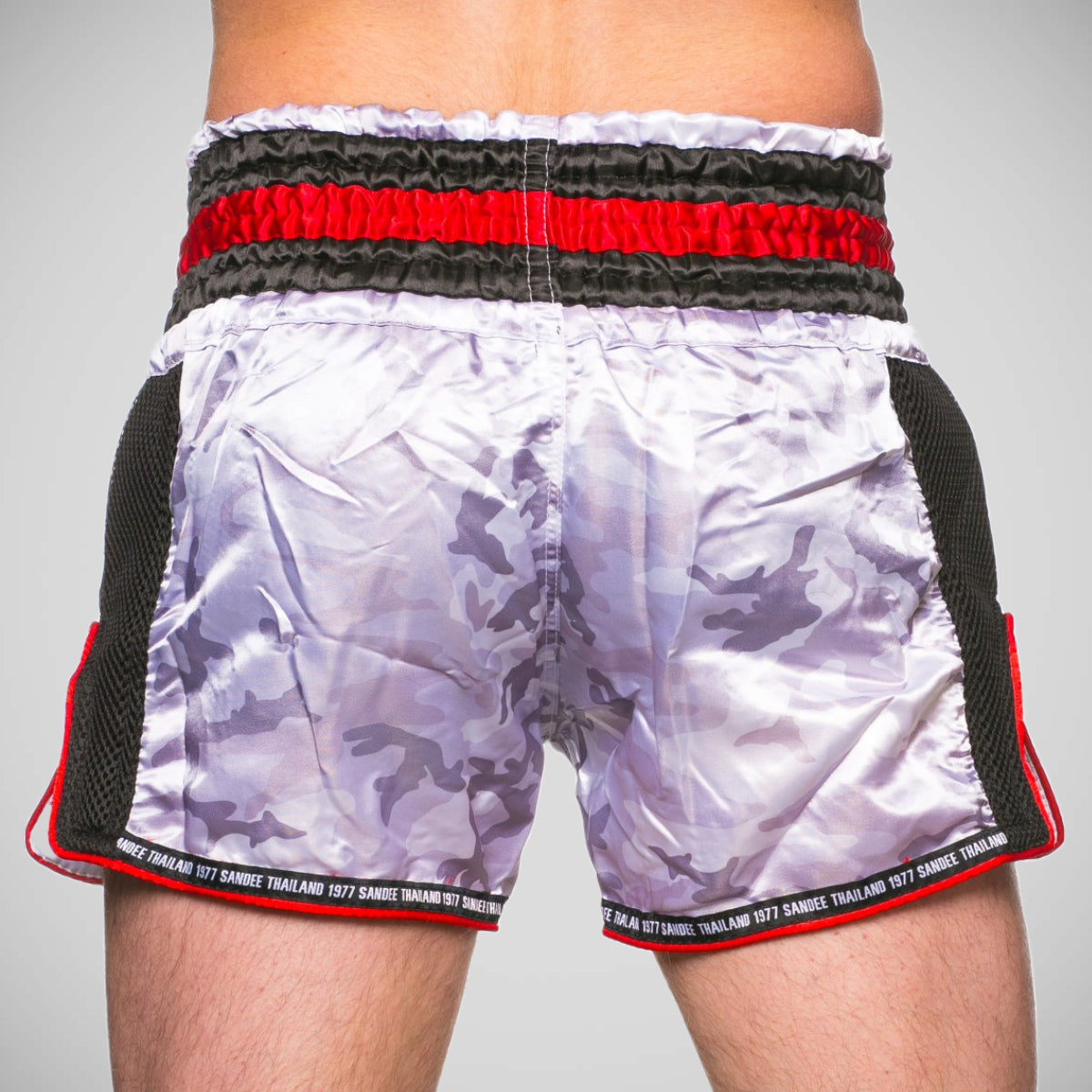 Sandee übernatürliche Kraft Thai Shorts Weiß/Schwarz/Rot