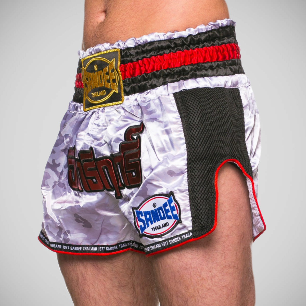 Sandee übernatürliche Kraft Thai Shorts Weiß/Schwarz/Rot
