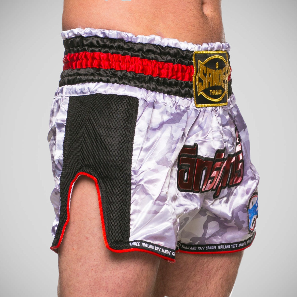 Sandee übernatürliche Kraft Thai Shorts Weiß/Schwarz/Rot