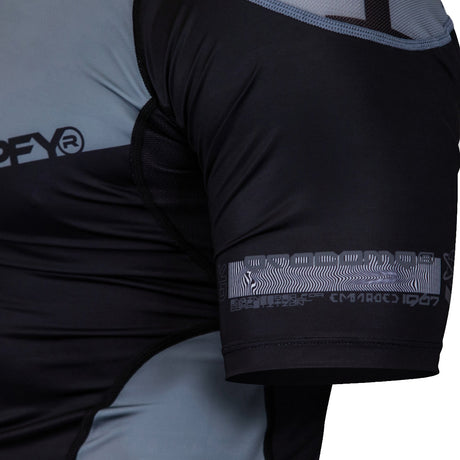 Hyperfly Supreme Edge Corta de manga corta Guardia Gray Gray