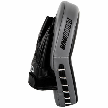 Schwarz-Weiß-Ringhorns Ladegerät Fokus