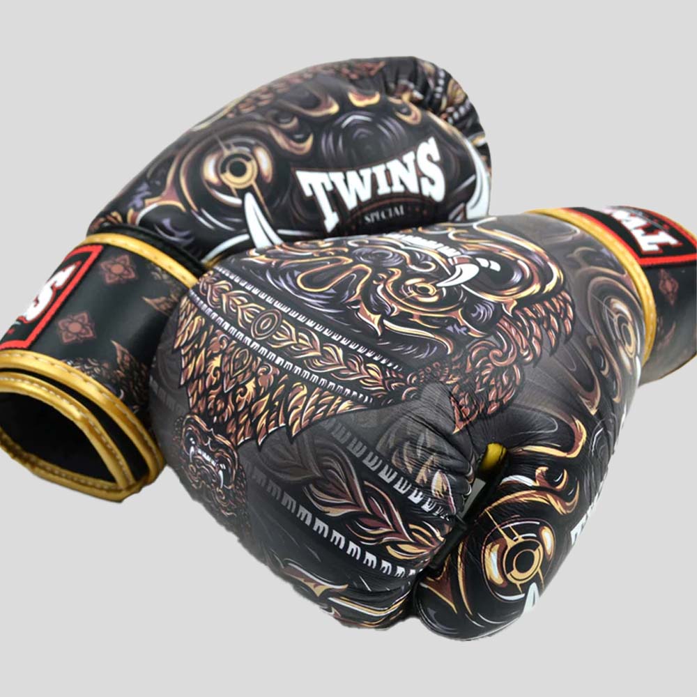Twins FBGVL4-63 Yakthai Boxing Gloves Black/Gold