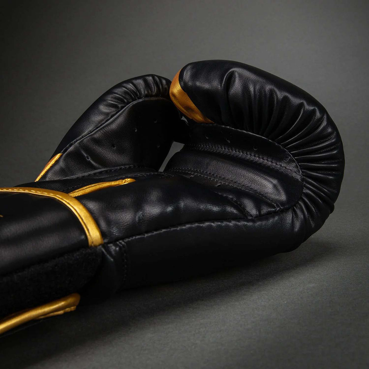 Venum Challenger 2.5 Boxing Gloves Black/Gold