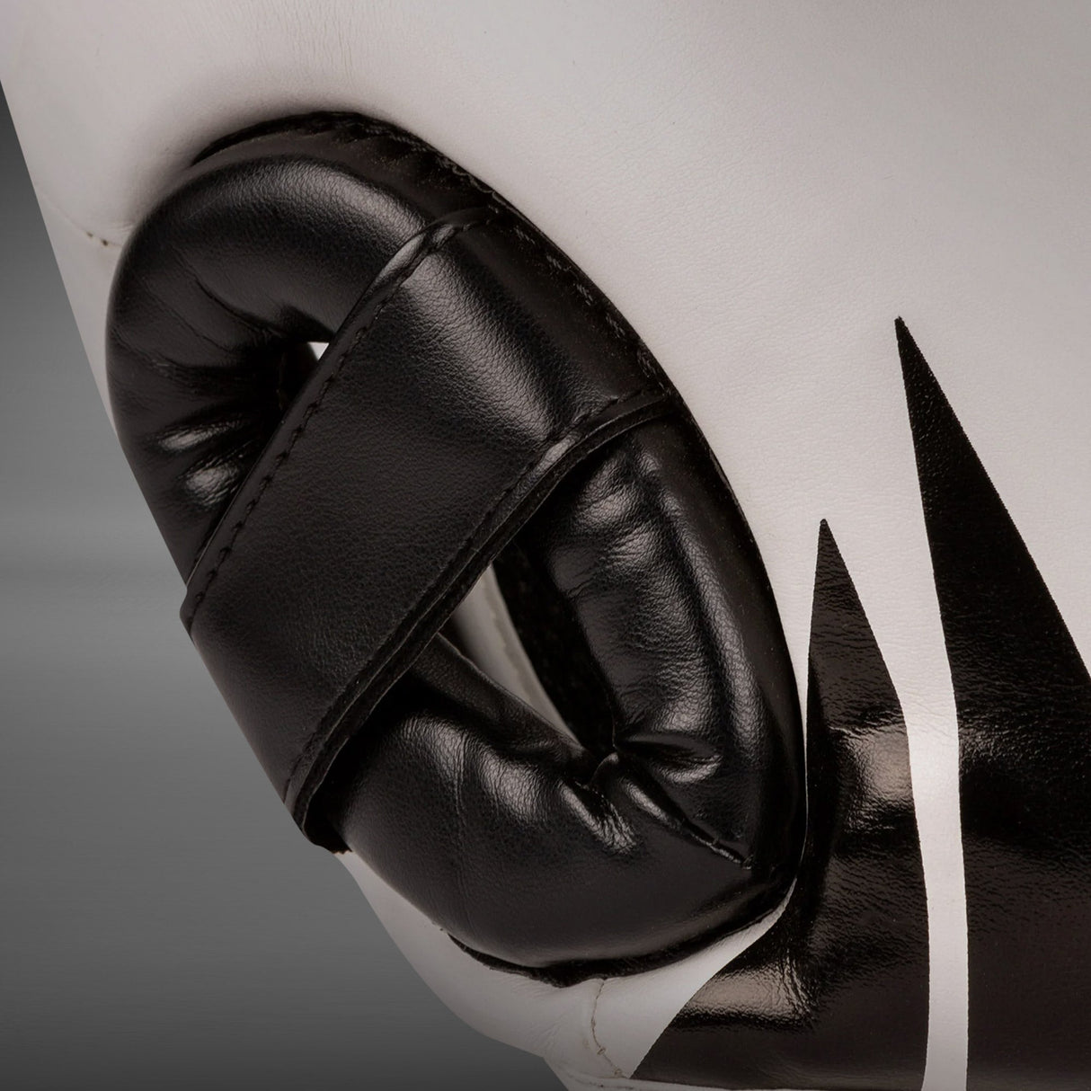 Venum Challenger Kids Headgear Black/White - detail