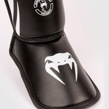Venum Challenger Kids Shin Guards Black/White - detail