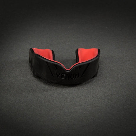 Venum Challenger Mouthguard Black/Corail - front