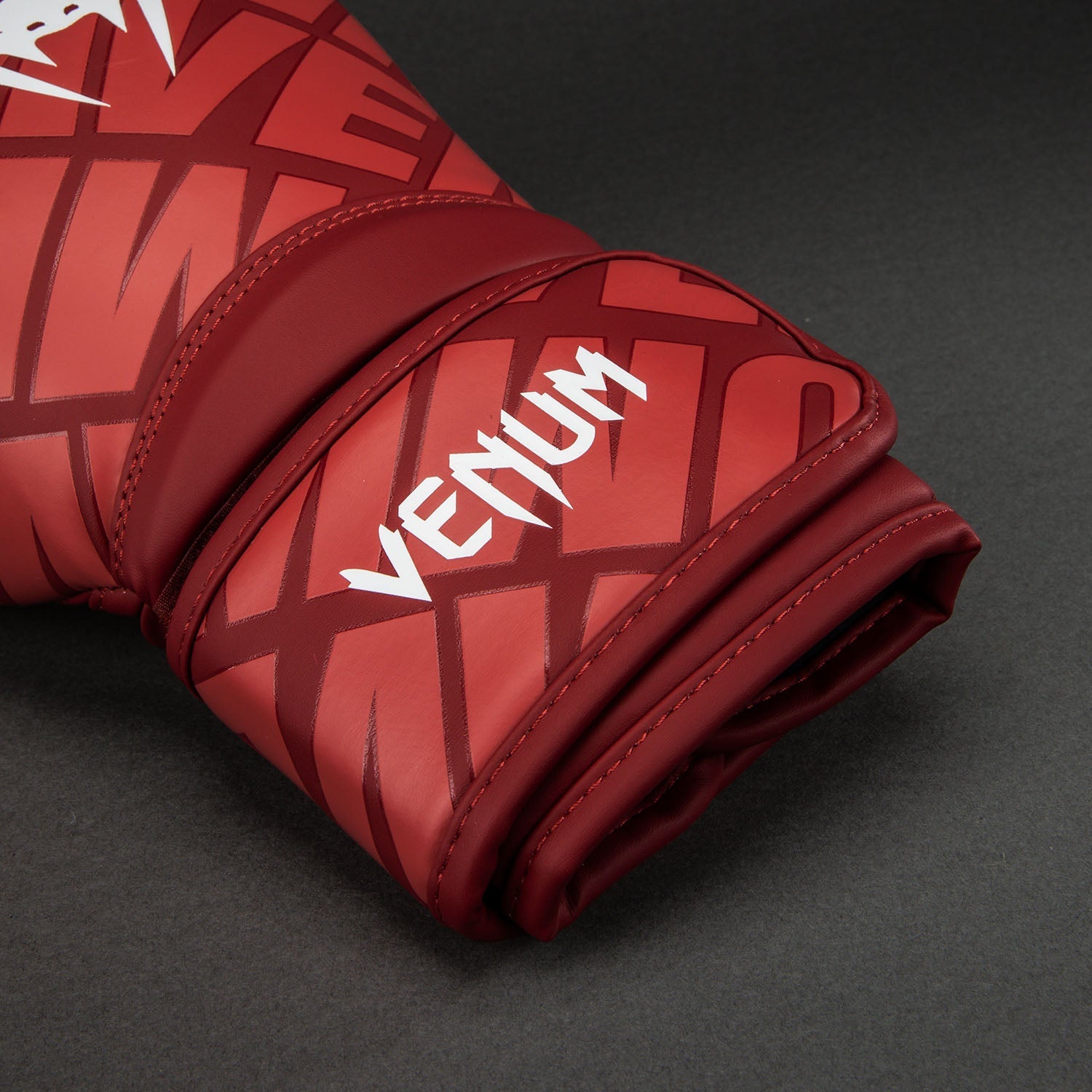 Venum Contender 1.5 XT 3D Boxing Gloves Cherry Red/ White - detail