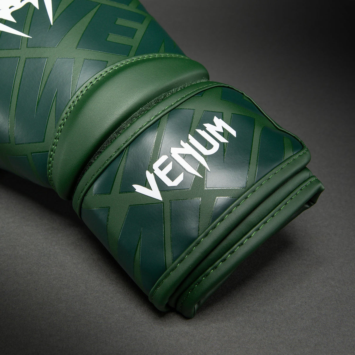 Venum Contender 1.5 XT 3D Boxing Gloves Forest Green - detail