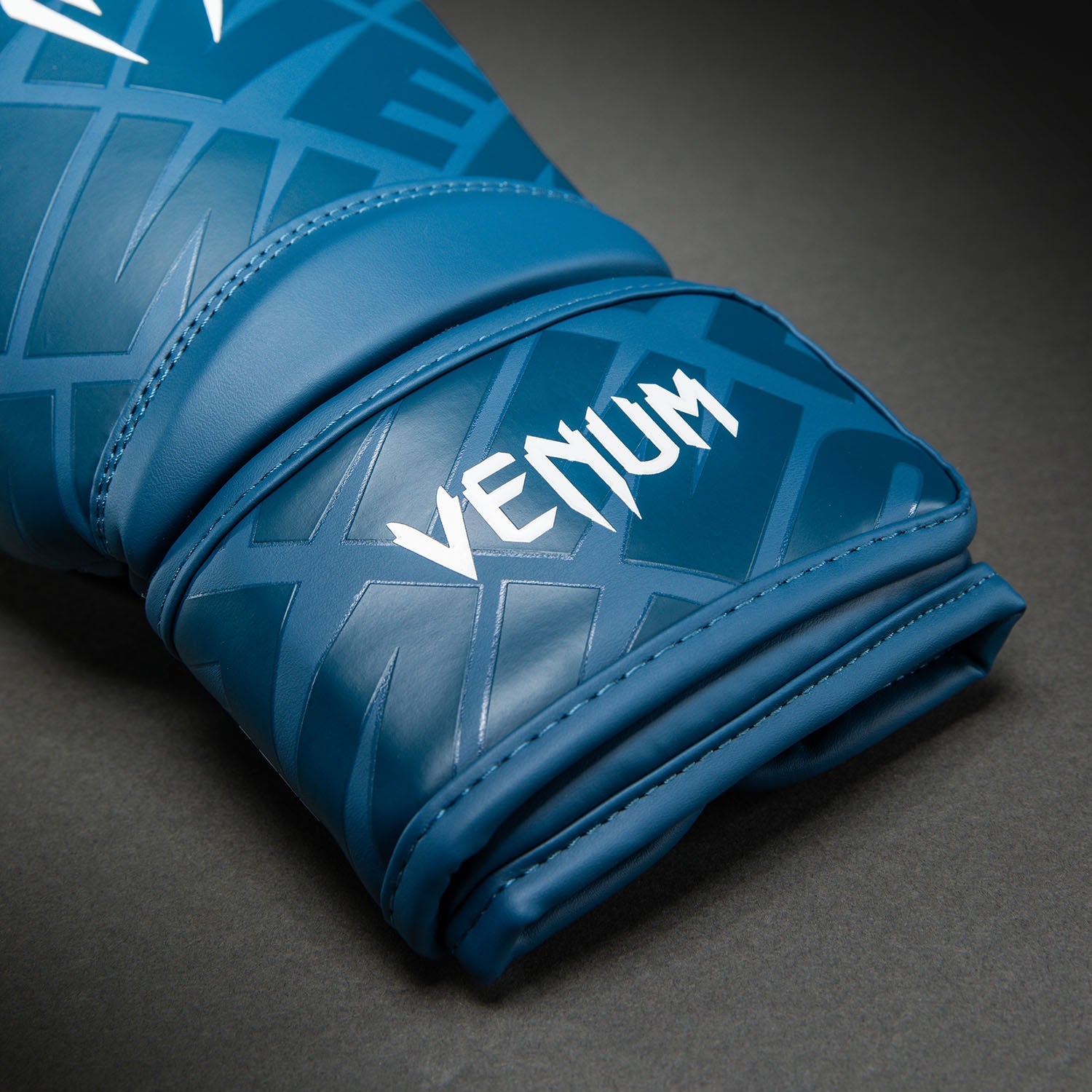 Venum Contender 1.5 XT 3D Boxing Gloves Navy Blue - detail