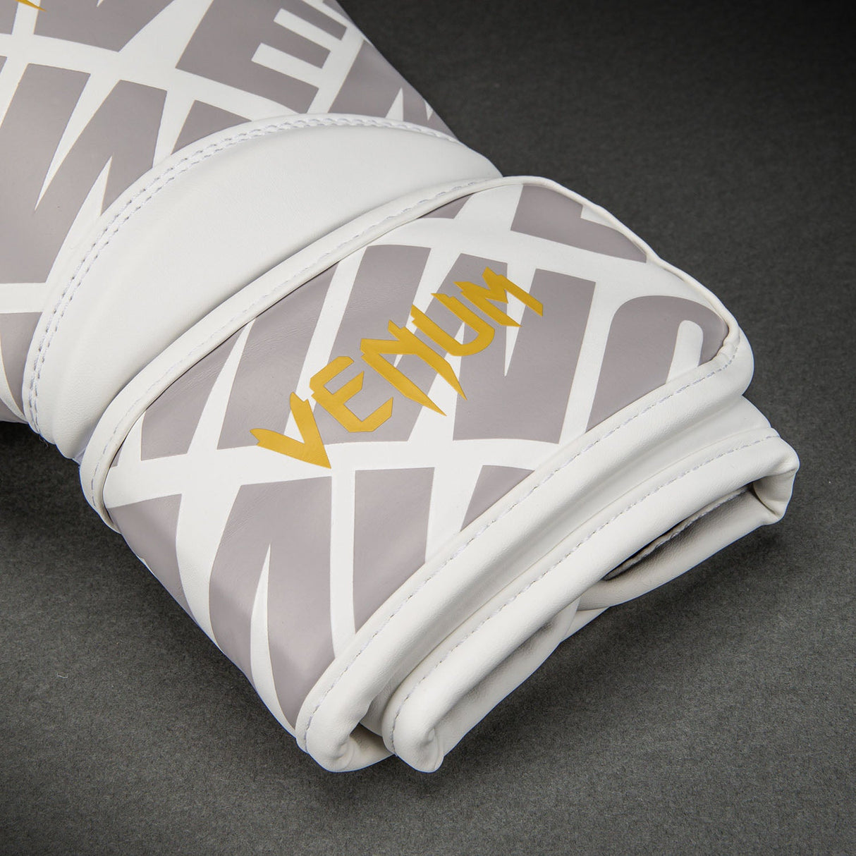 Venum Contender 1.5 XT 3D Boxing Gloves White/ Gold - detail