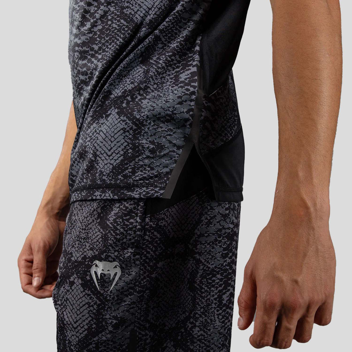 Venum G-Fit Scales Dry-Tech T-Shirt Black/Charcoal Grey