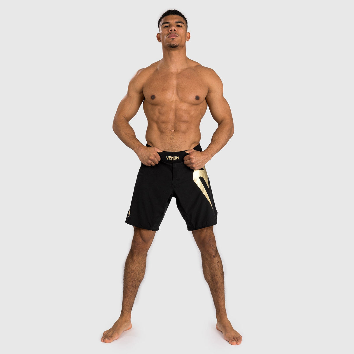 Venum Light 5.0 Fightshorts Black/Gold - front
