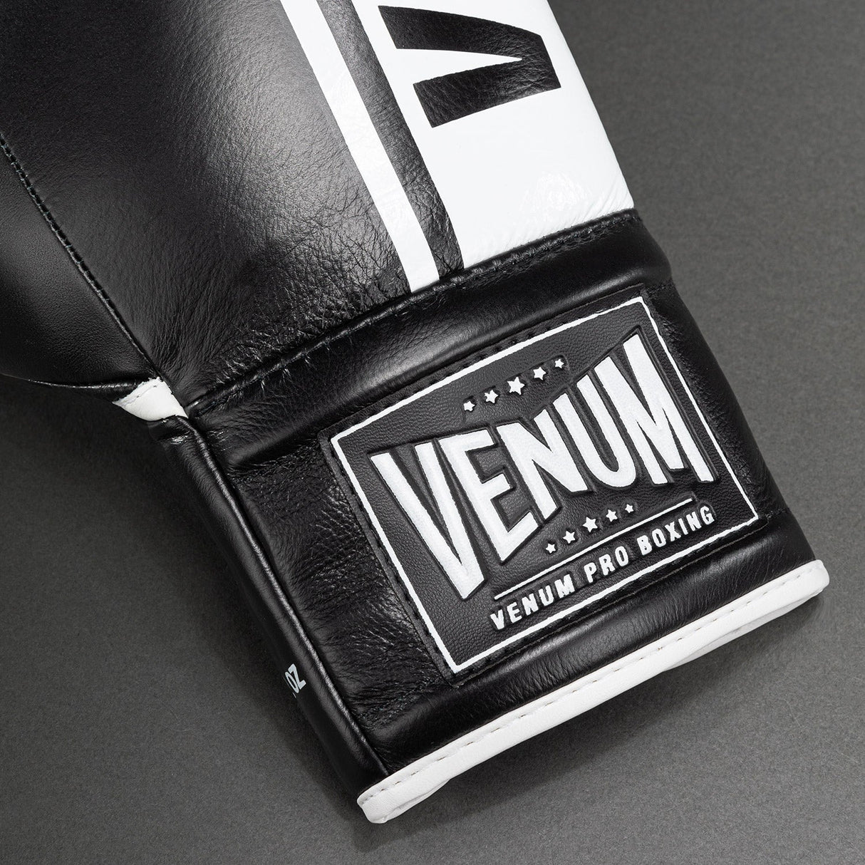 Venum Shield Pro Boxing Gloves with Laces Black/White - detail