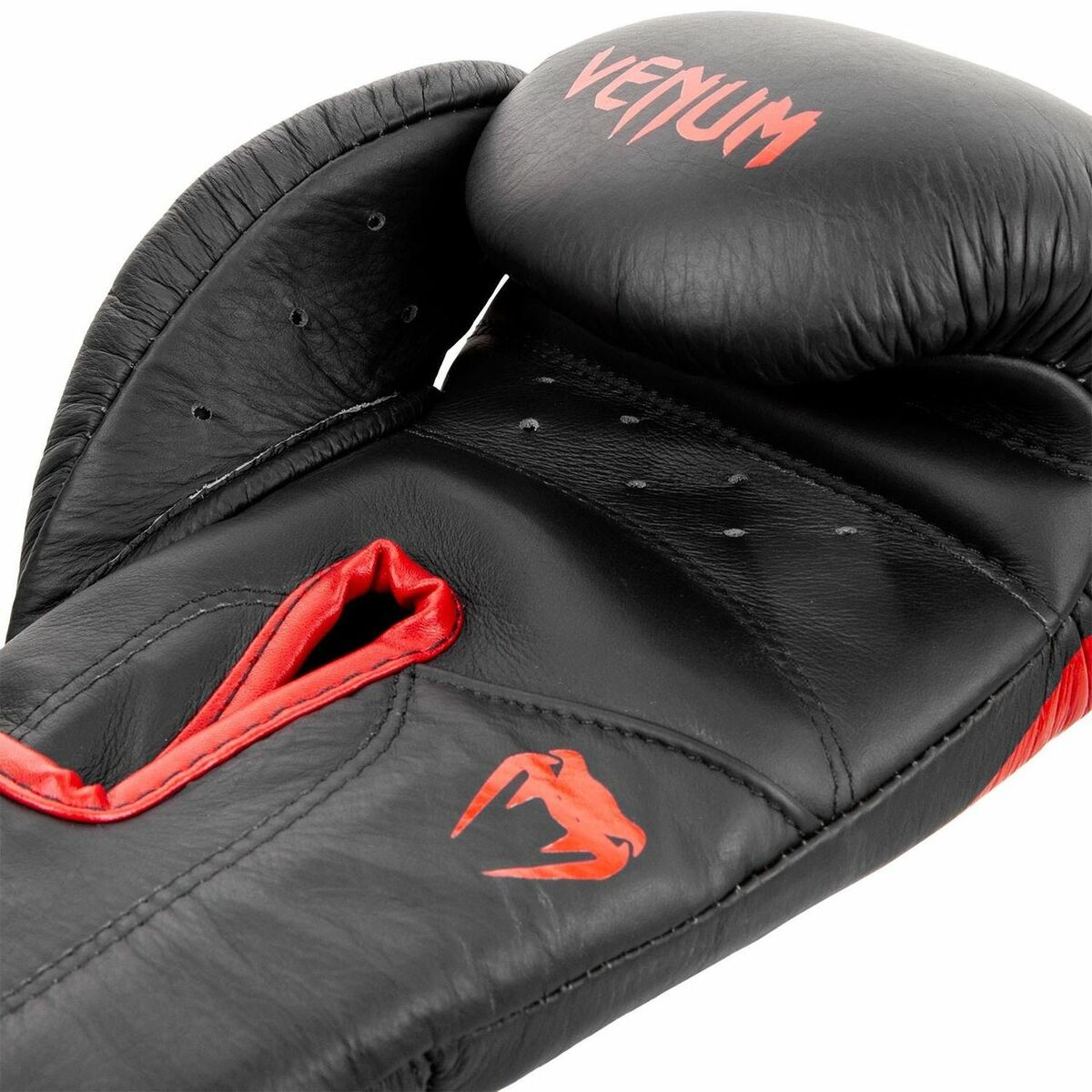 Venum Giant 2.0 Pro Boxing Gloves Black/Red