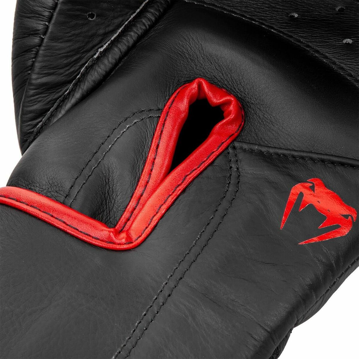Venum Giant 2.0 Pro Boxing Gloves Black/Red