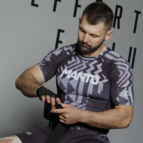 Athlete wearing a Manto rash guard